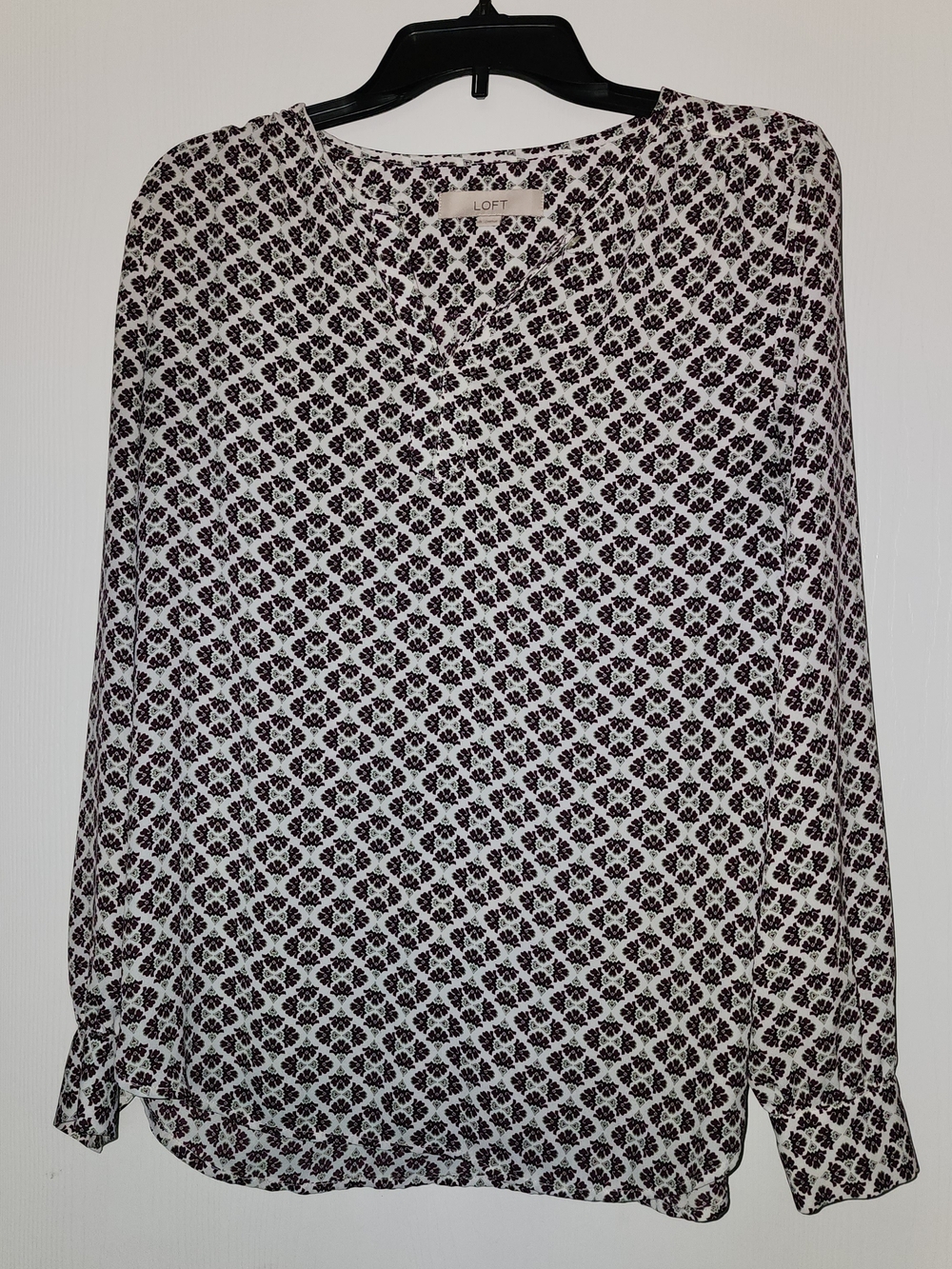 LOFT Gray & Purple Printed V-Neck Blouse Size S
